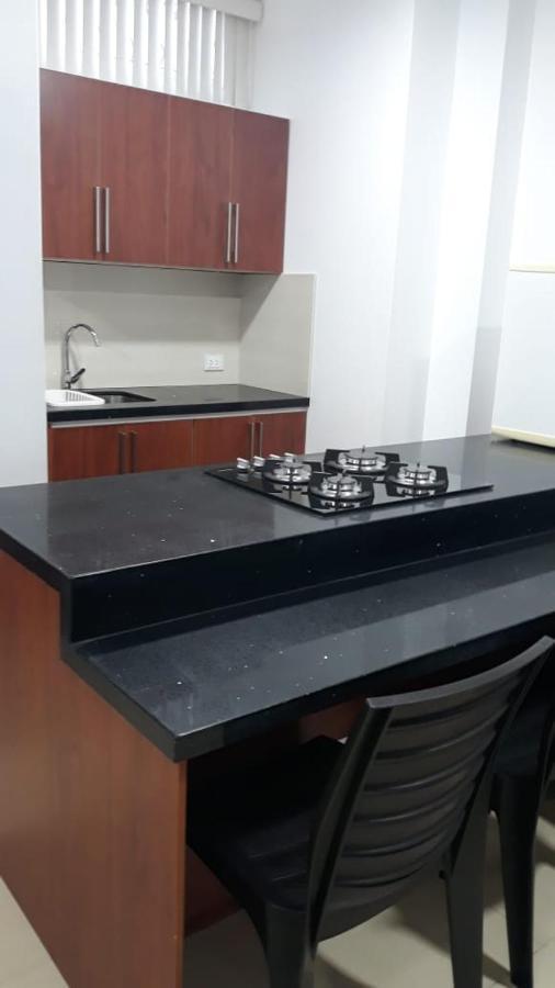 Departamentos Marcecilia De 2 Y 3 Habitaciones En El Centro De مانتا المظهر الخارجي الصورة