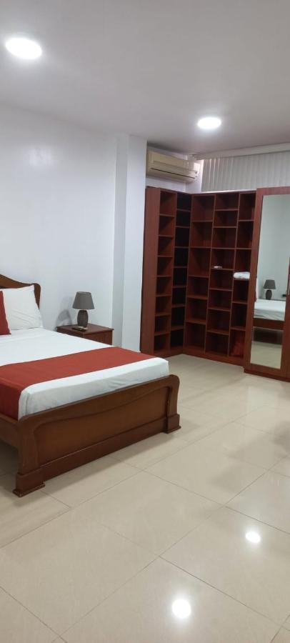 Departamentos Marcecilia De 2 Y 3 Habitaciones En El Centro De مانتا المظهر الخارجي الصورة